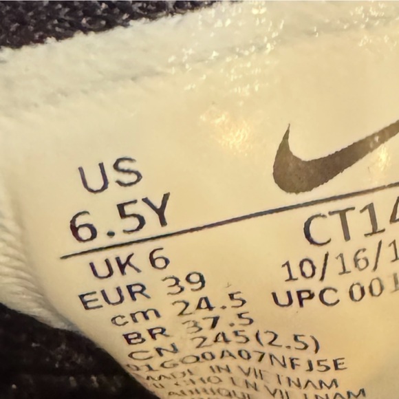 Youth Nike KD Trey 5 V111 Basketball Shoes. - Picture 3 of 11